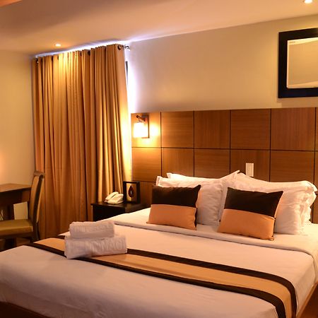 The Pinnacle Hotel And Suites Davao City Екстериор снимка