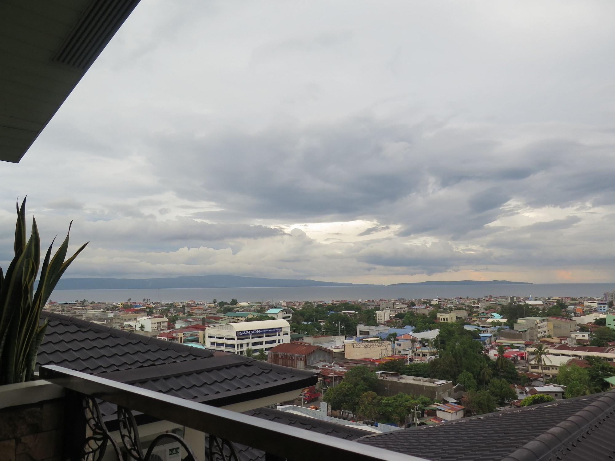 The Pinnacle Hotel And Suites Davao City Екстериор снимка