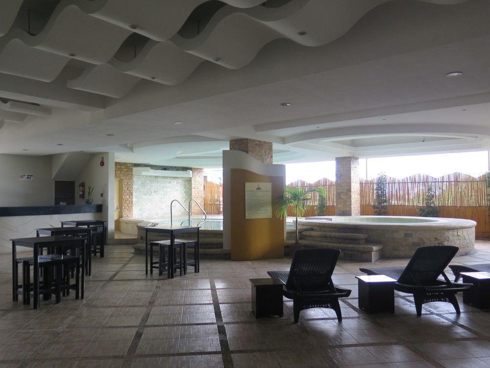 The Pinnacle Hotel And Suites Davao City Екстериор снимка