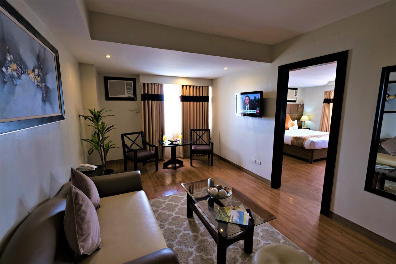 The Pinnacle Hotel And Suites Davao City Екстериор снимка