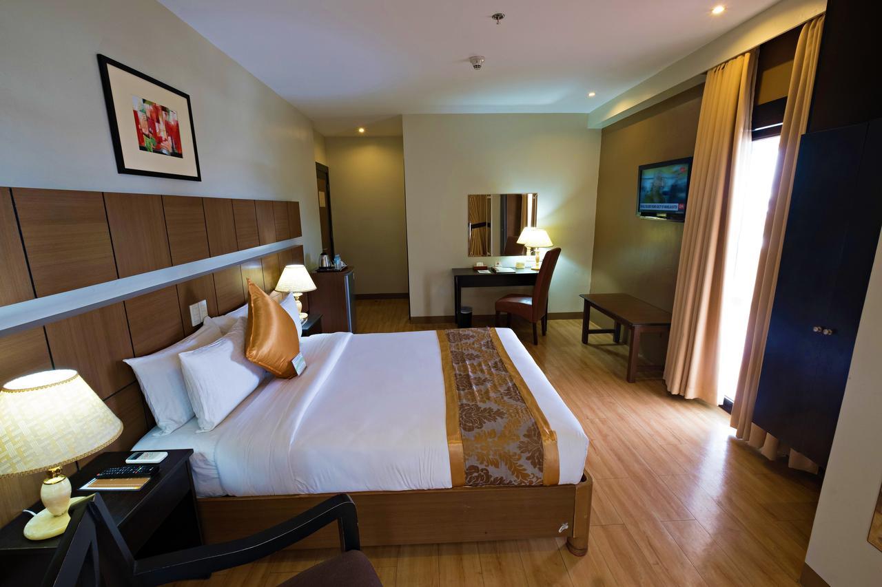 The Pinnacle Hotel And Suites Davao City Екстериор снимка