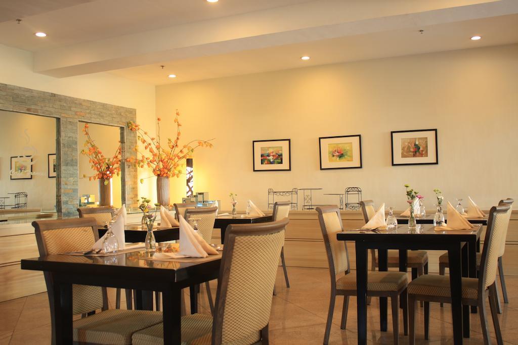 The Pinnacle Hotel And Suites Davao City Екстериор снимка